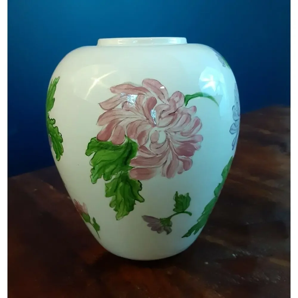 Hilde 1975 Pottery Vase, Floral,Cottage,Elegant,Visually Pleasing